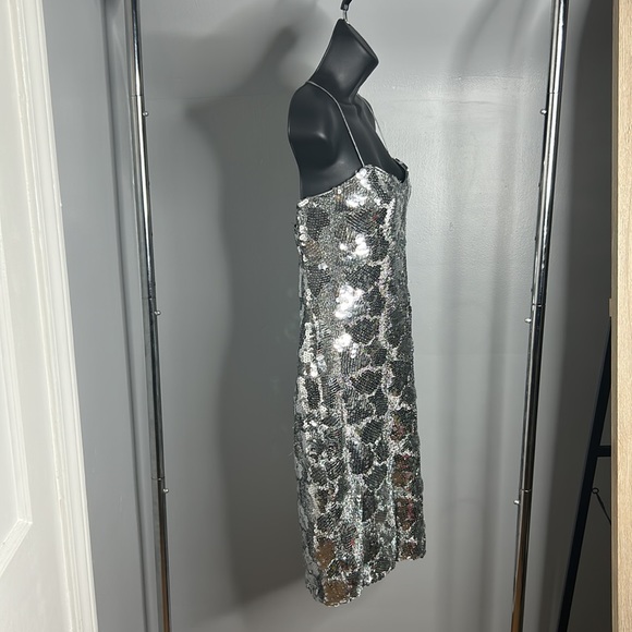Dave & Johnny Silver Sequin Embossed Spaghetti Strap Minidress - Picture 4 of 5